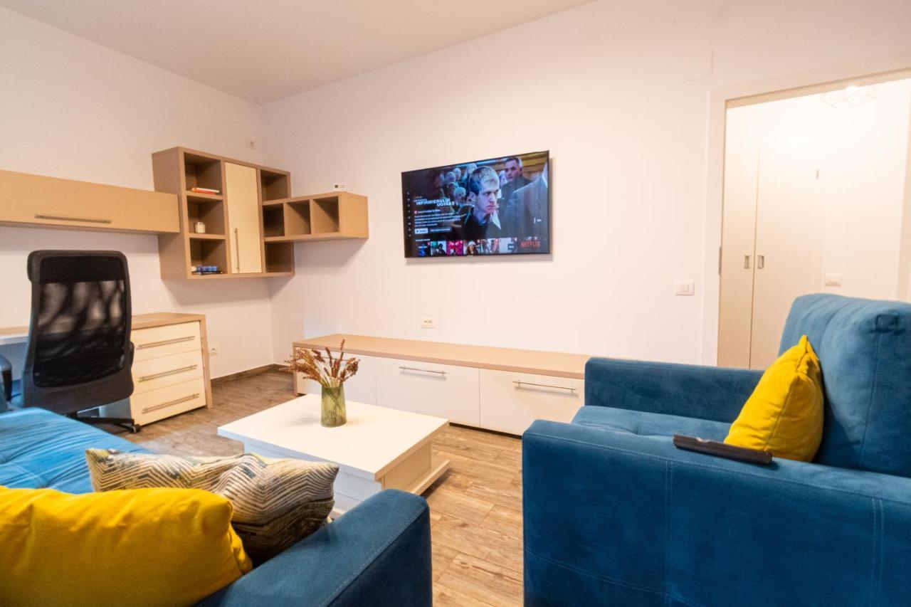 Yan Apartment - Near Mall & Free Private Parking Brasov Ngoại thất bức ảnh