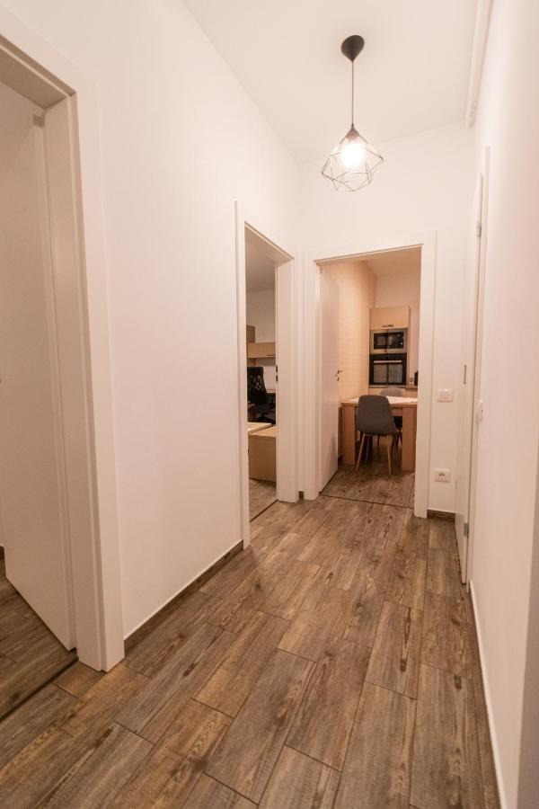 Yan Apartment - Near Mall & Free Private Parking Brasov Ngoại thất bức ảnh