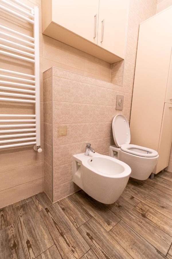 Yan Apartment - Near Mall & Free Private Parking Brasov Ngoại thất bức ảnh