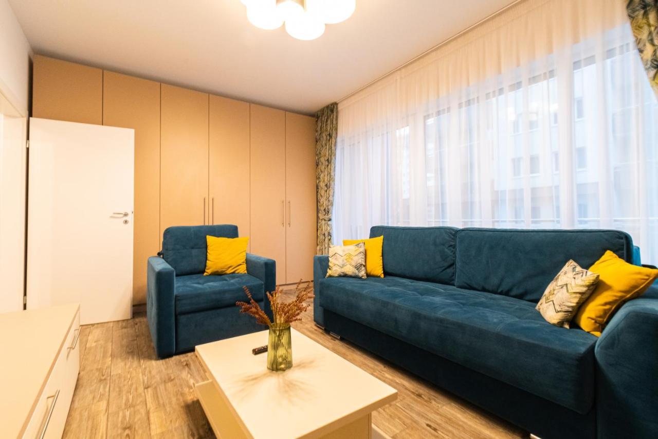 Yan Apartment - Near Mall & Free Private Parking Brasov Ngoại thất bức ảnh
